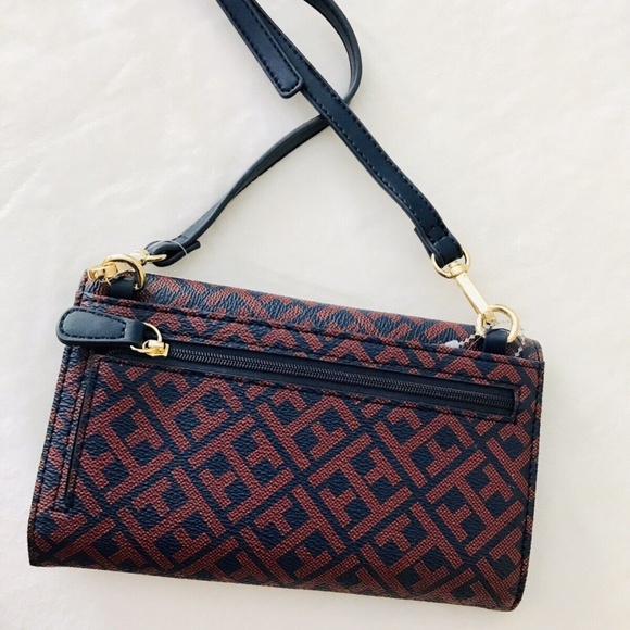 Tommy Hilfiger Signature Red/Navy Crossbody Trifold Wallet Purse Combination - Picture 3 of 12